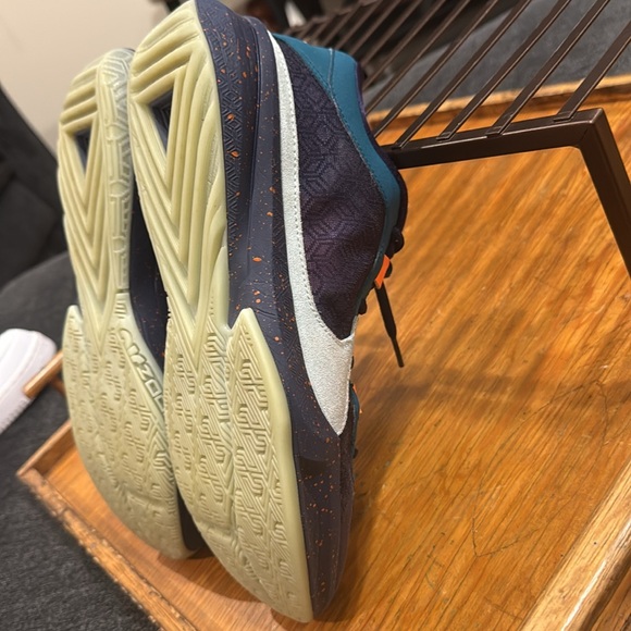 Giannis Freak 5 Basketball Shoes (Size: 8) - Picture 12 of 12